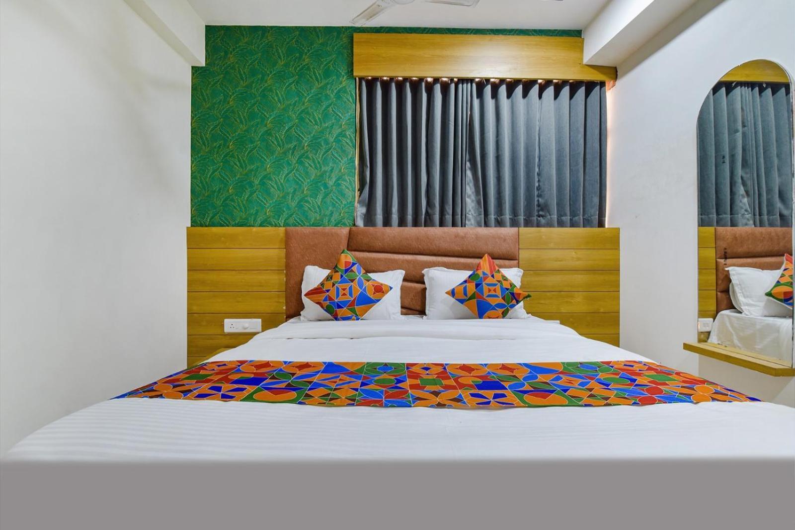 Hotel Green Tree Ahmedabad Eksteriør billede