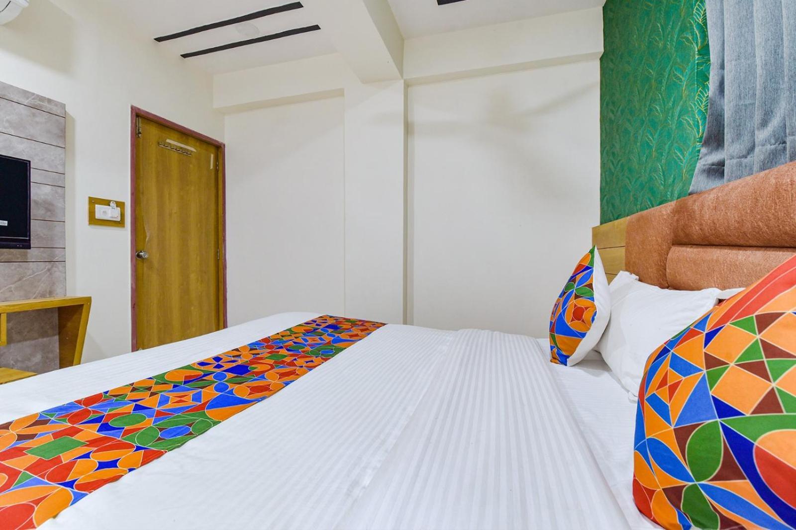 Hotel Green Tree Ahmedabad Eksteriør billede