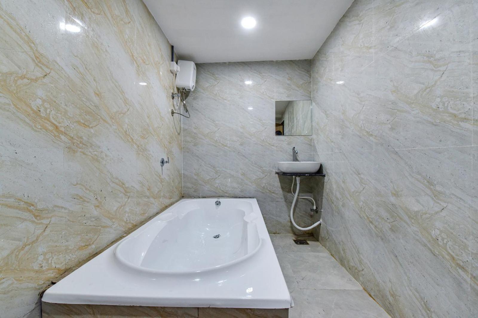 Hotel Green Tree Ahmedabad Eksteriør billede