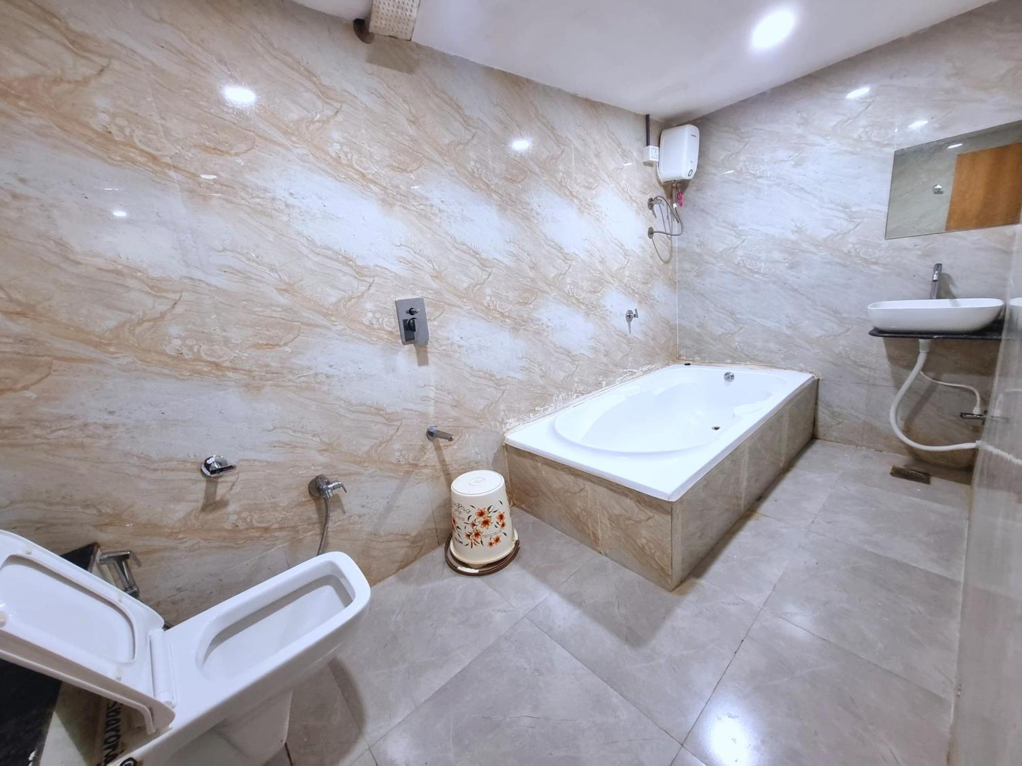 Hotel Green Tree Ahmedabad Eksteriør billede