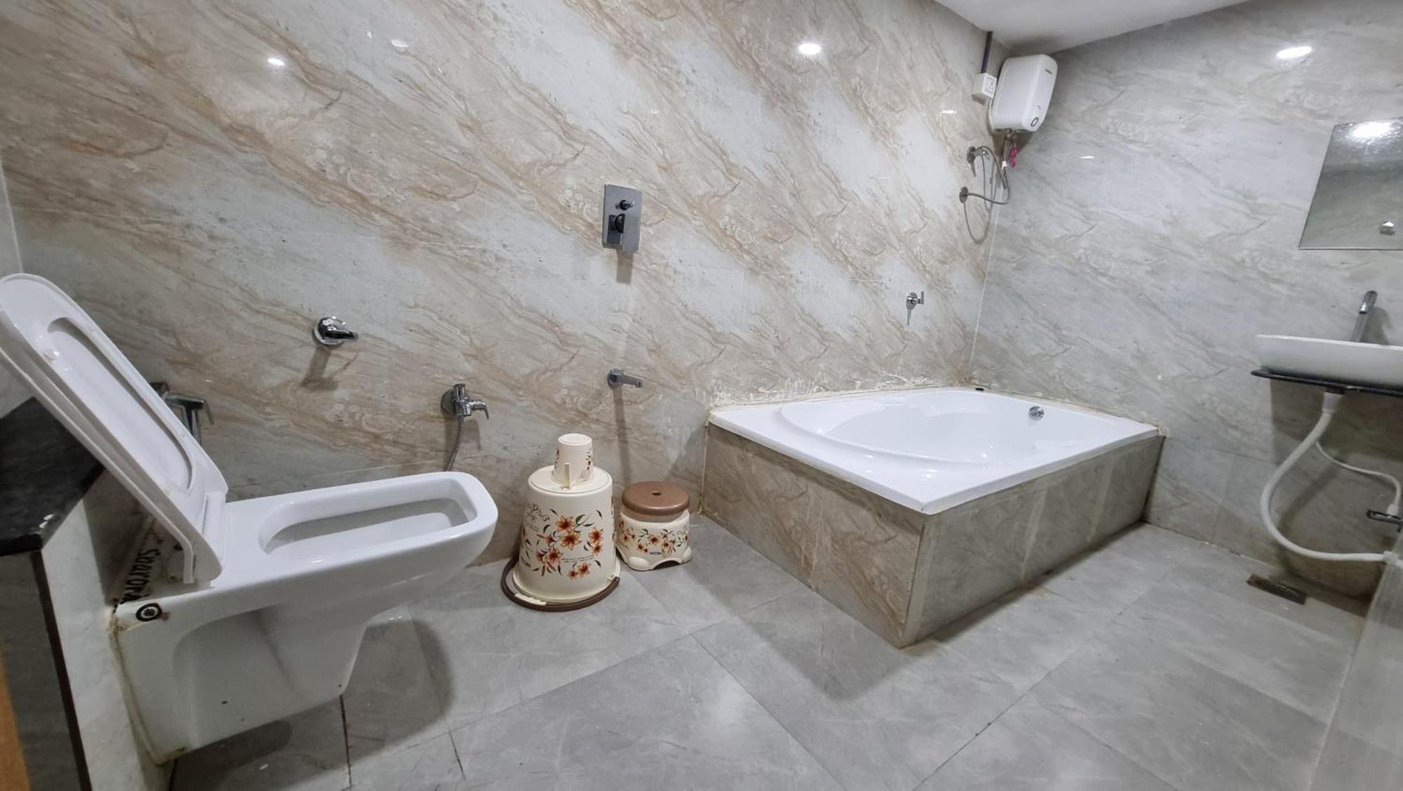Hotel Green Tree Ahmedabad Eksteriør billede