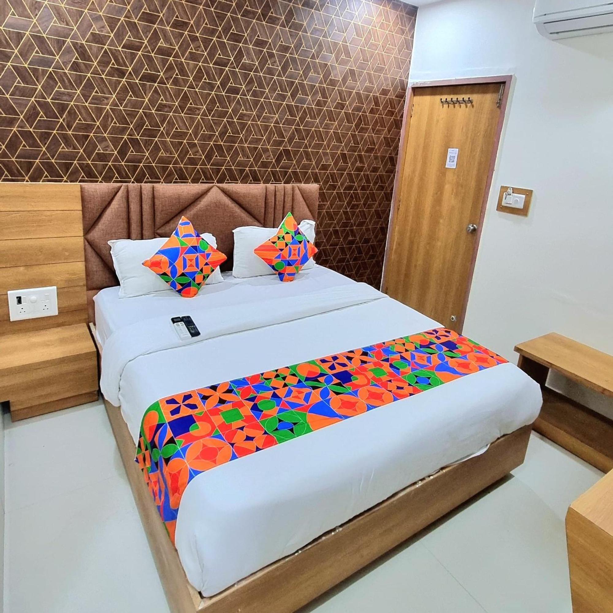 Hotel Green Tree Ahmedabad Eksteriør billede